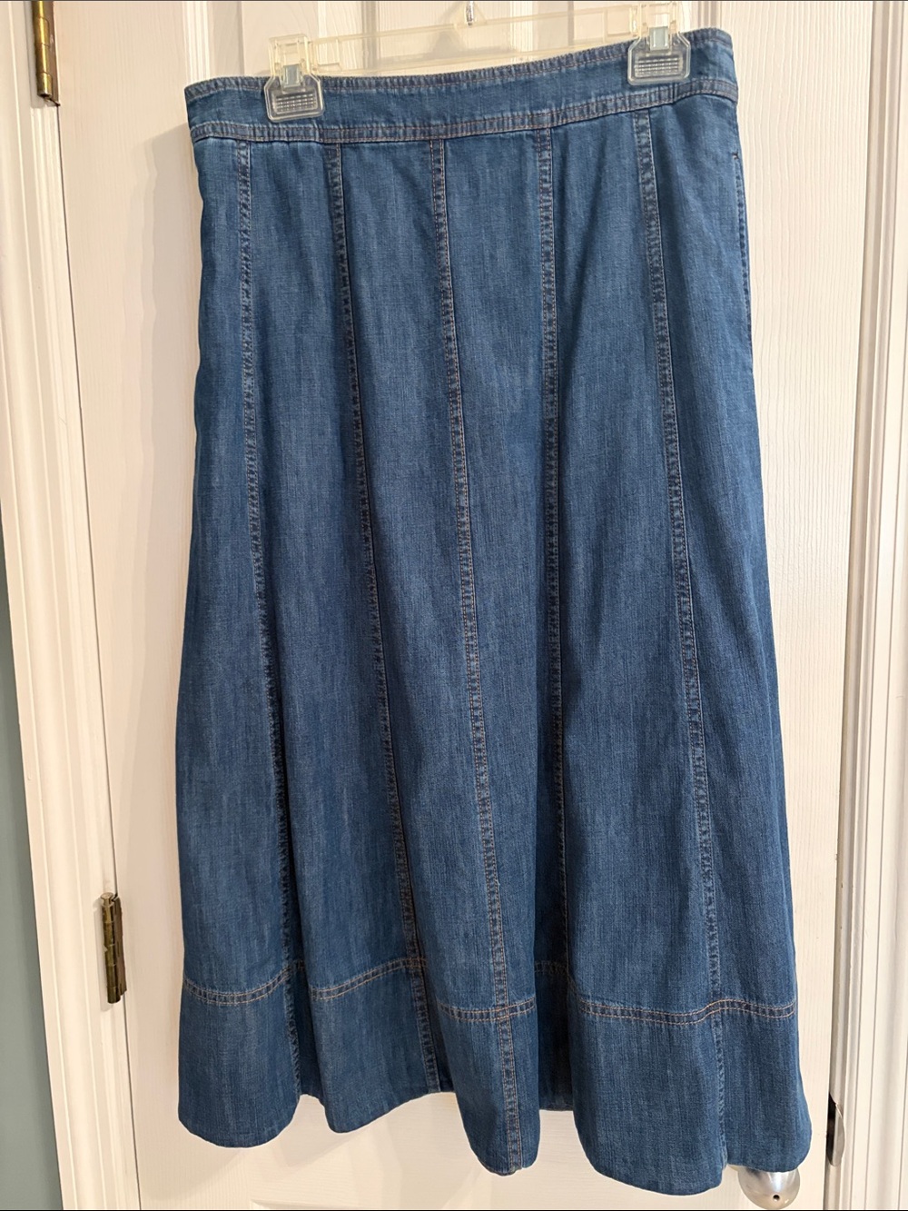 TALBOTS SIZE 8 DENIM FIT & FLARE SKIRT - LA JOLLA WASH - Excellent Condition - Picture 2 of 7